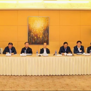 ����������У��׳���̸������������