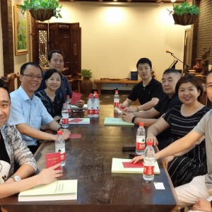 ��ﶫ����ί��ʮһ֧���ٰ�ӭ����̸��