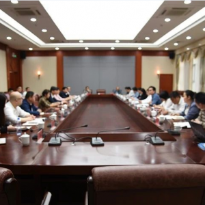 ��ﱱ����ί�����׳�������������н�����Ŀ�Խ�Ǣ̸������ǩԼ��ʽ