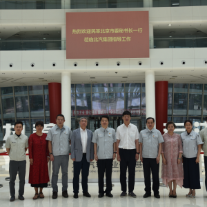 �����ί�쵼������������ҵ�����з����ĵ���