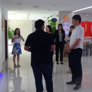 �����ί�쵼����ɽ���е�Ա֮�ҽ���