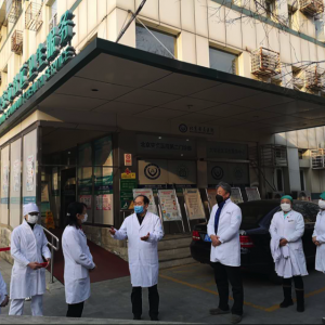 �й�������ίͳս���쵼�߷õ��а���ҽԺ